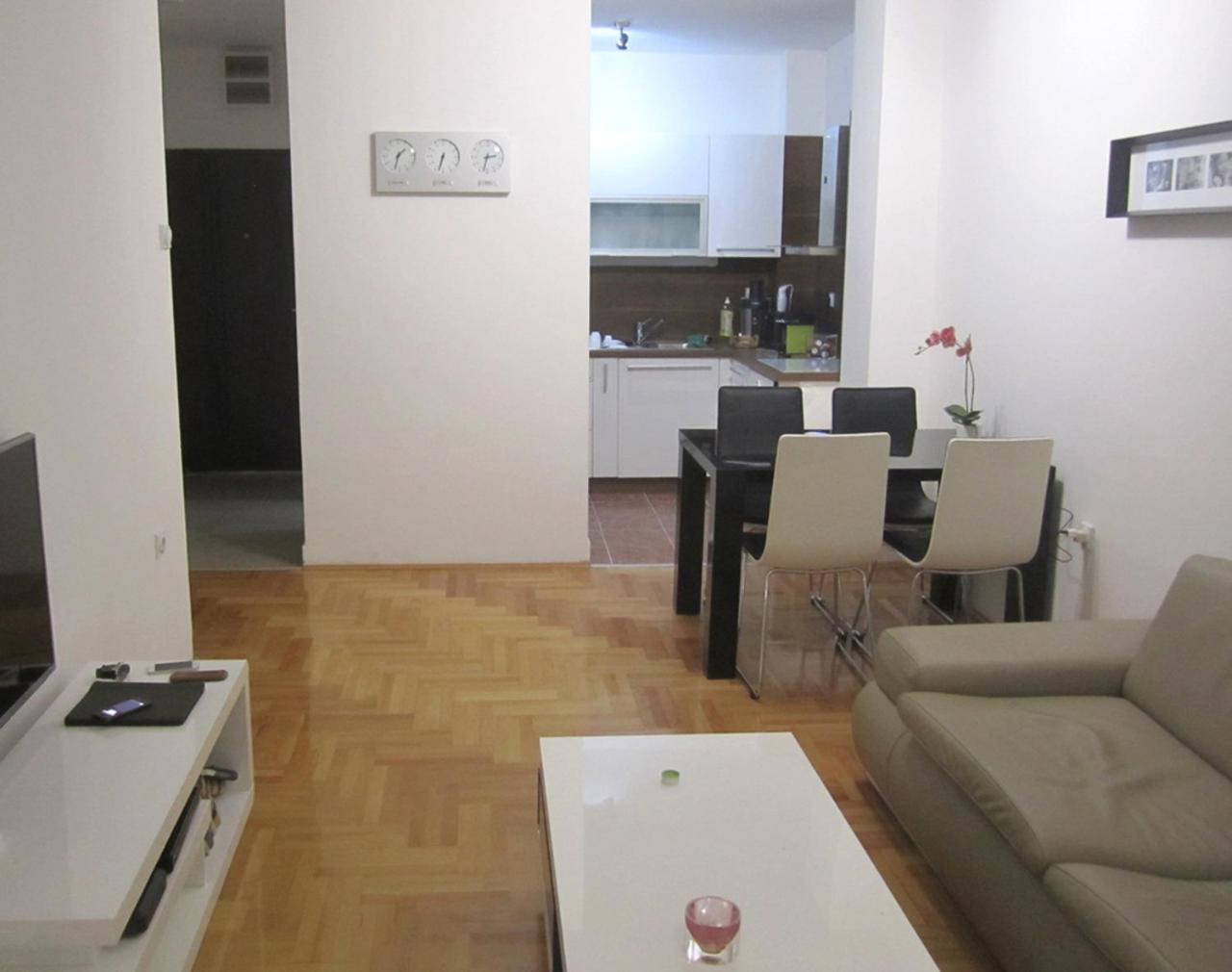 65 Square Meters Designer Apartment In Heart Of City - River View ! Park For Free Ni 외부 사진