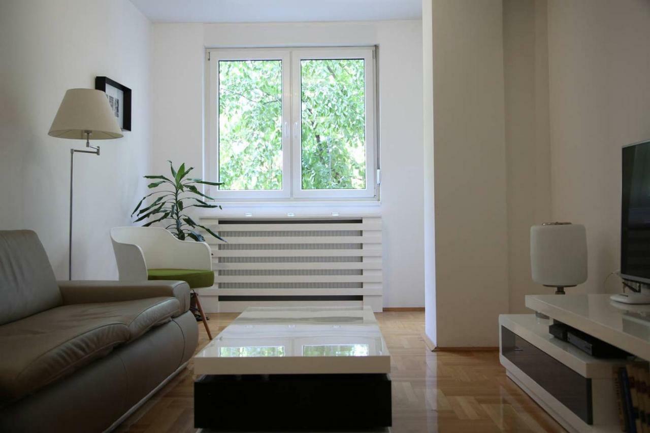 65 Square Meters Designer Apartment In Heart Of City - River View ! Park For Free Ni 외부 사진