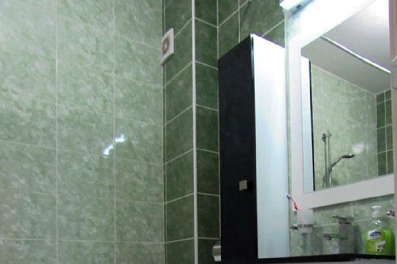 65 Square Meters Designer Apartment In Heart Of City - River View ! Park For Free Ni 외부 사진