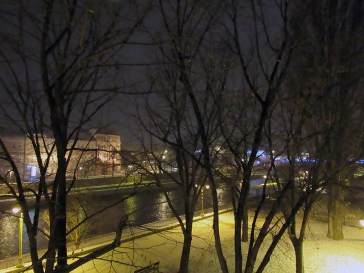 65 Square Meters Designer Apartment In Heart Of City - River View ! Park For Free Ni 외부 사진