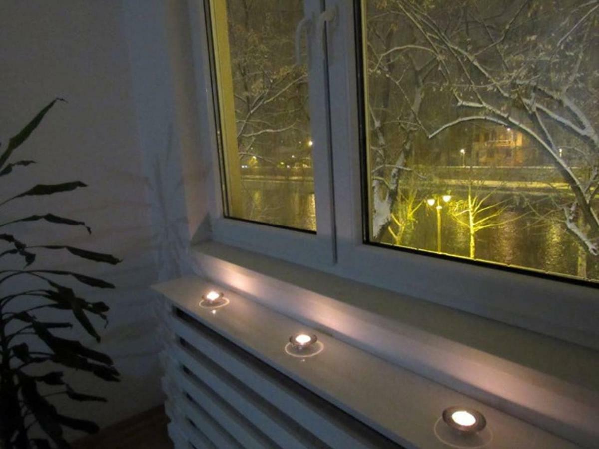65 Square Meters Designer Apartment In Heart Of City - River View ! Park For Free Ni 외부 사진