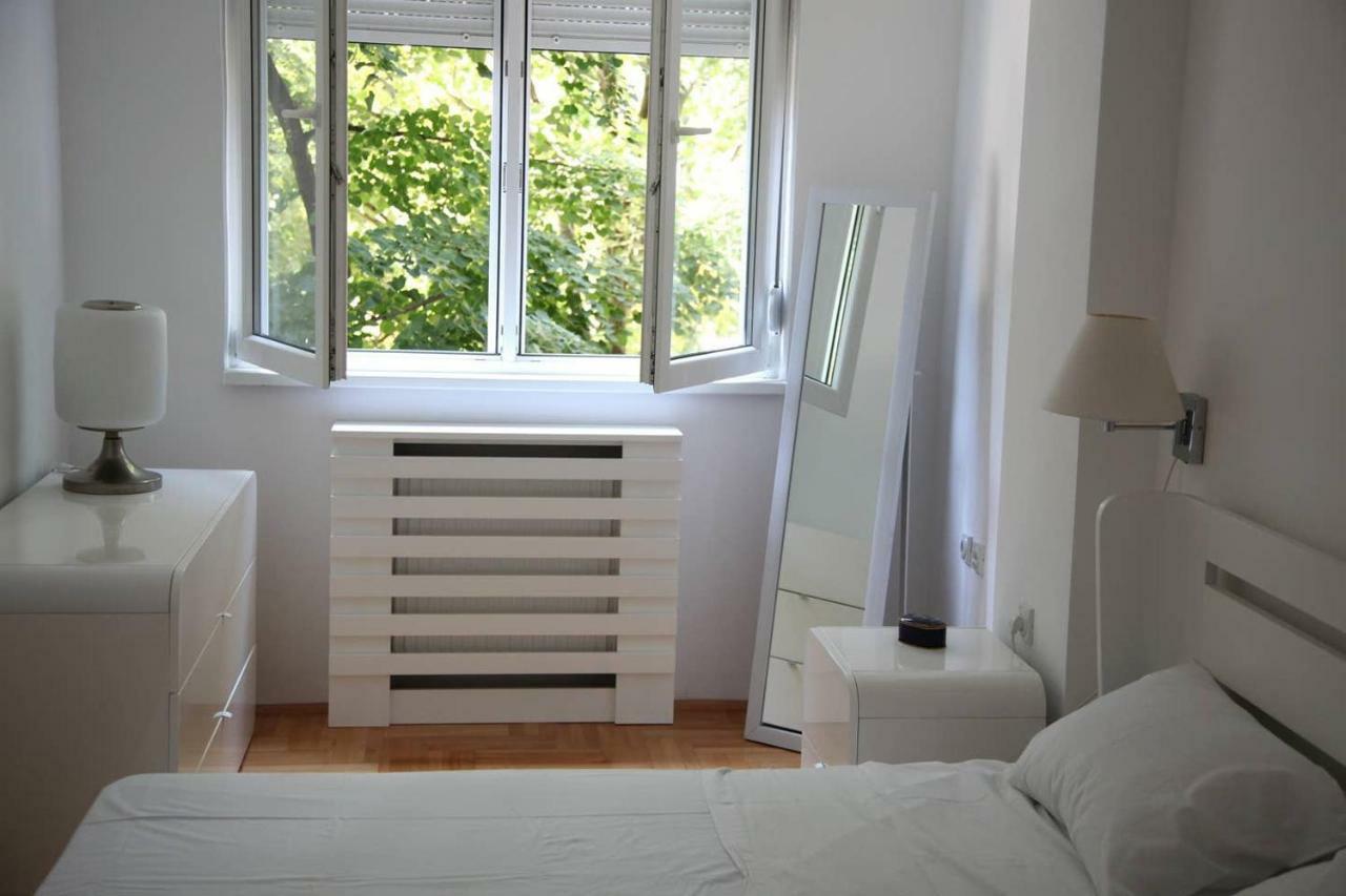 65 Square Meters Designer Apartment In Heart Of City - River View ! Park For Free Ni 외부 사진