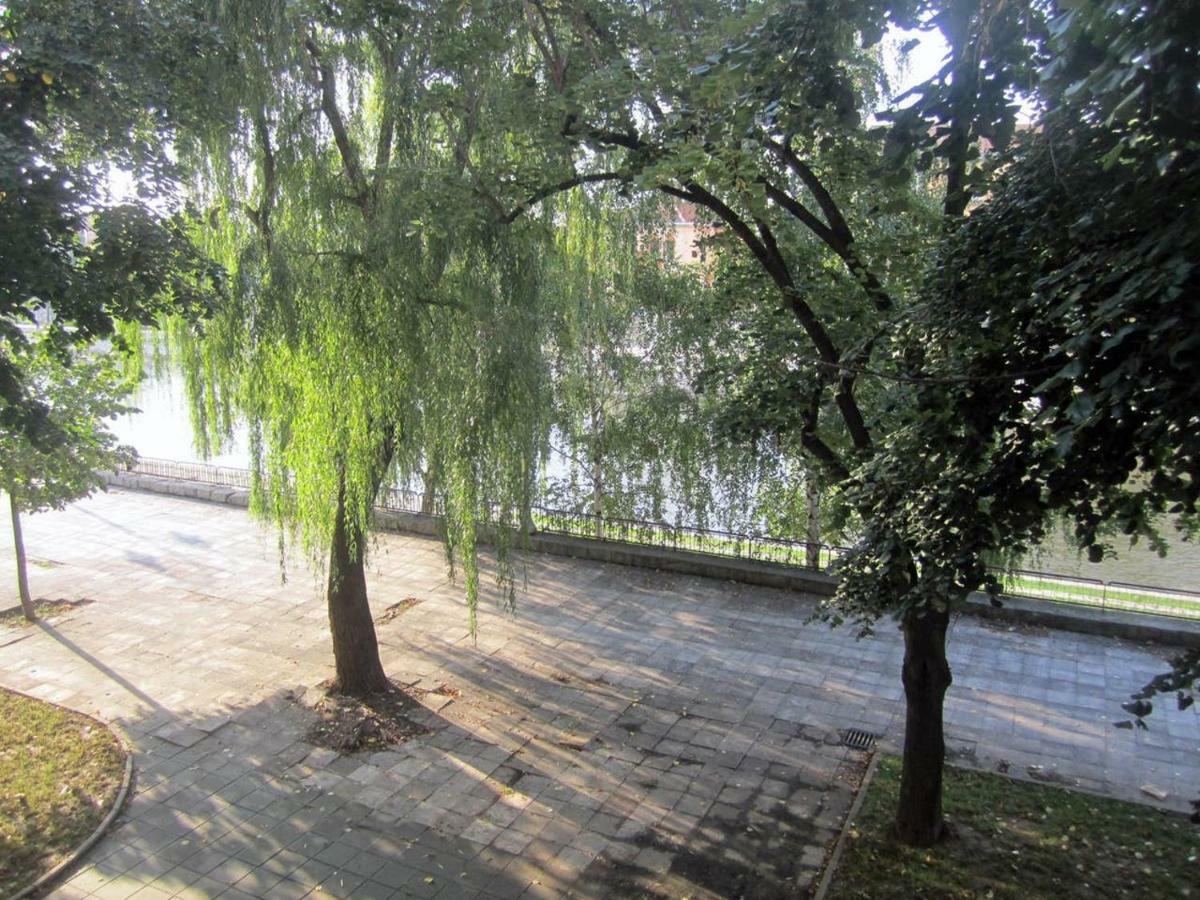 65 Square Meters Designer Apartment In Heart Of City - River View ! Park For Free Ni 외부 사진