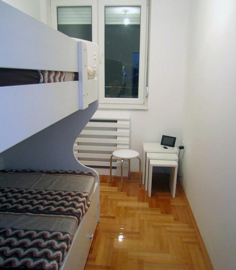 65 Square Meters Designer Apartment In Heart Of City - River View ! Park For Free Ni 외부 사진